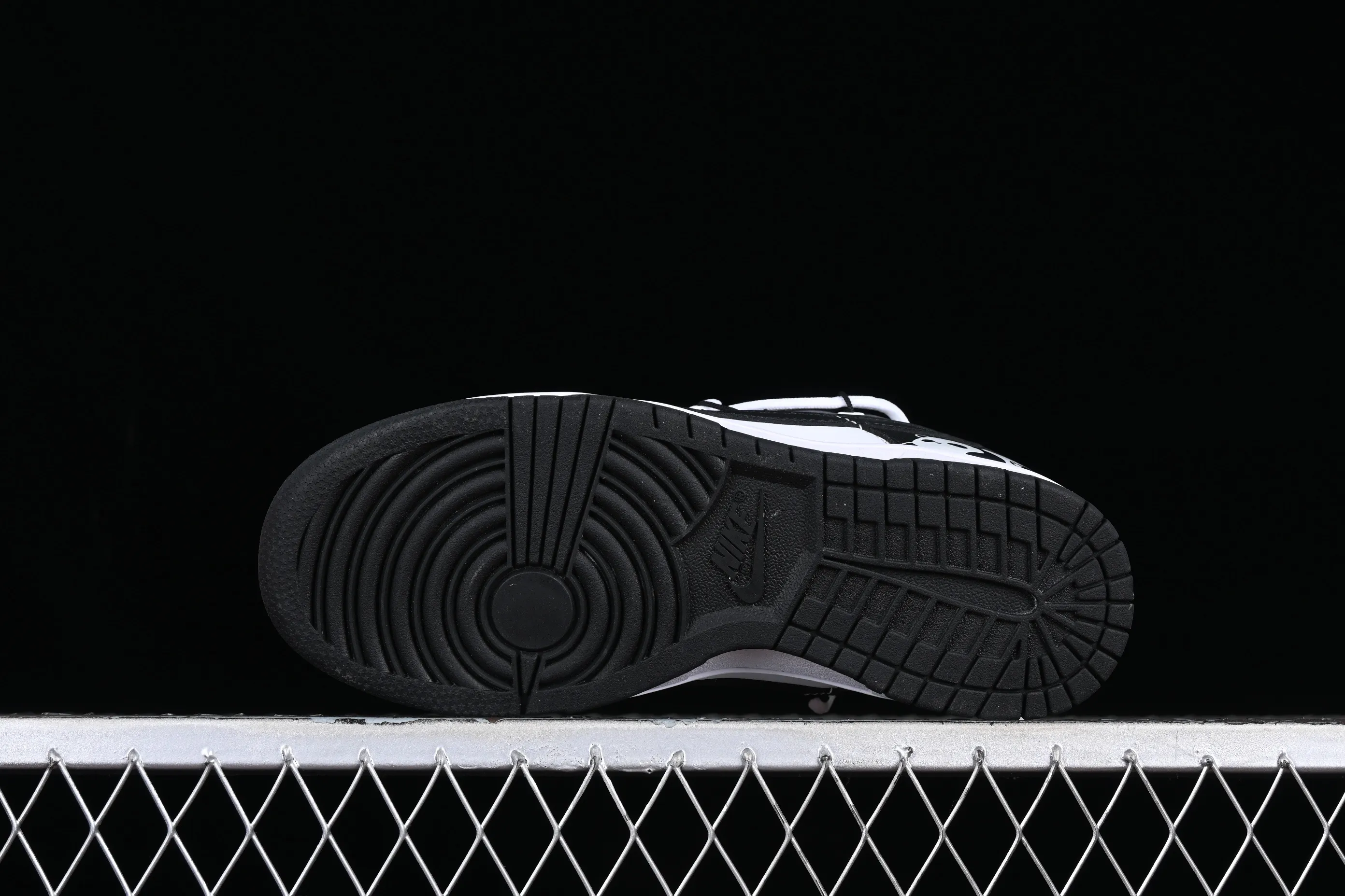 All Categories Nk SB Dunk Series Nk SB Dunk Low Low-top sneakers Nk Dunk Low Black and White Panda Customized version of deconstructed strap casual sneakers DD1391-100